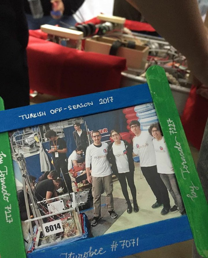 itugvo's tweet photo. Ekrem Elginkan Lisesi @ITURobee Robot Takımımız First Robotic Competition 2017 Turkish Off Season yarışlarında! Başarılar dileriz💪 @UlkerSportArena @ITURobee 
 #frc #turkishoffseason https://t.co/8vCWG1xImO