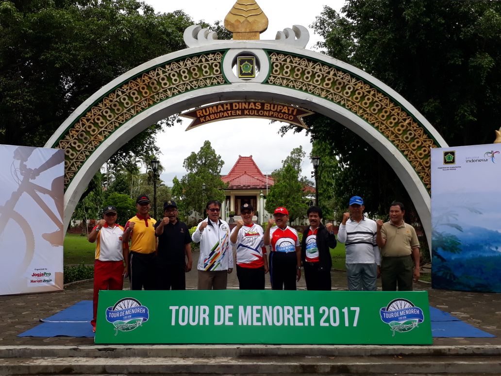 Pelepasan peserta  Tour de menoreh 2017 di kulonprogo bersama Deputi 3 kemenpora dan Bpk Bupati Kulonprogo.