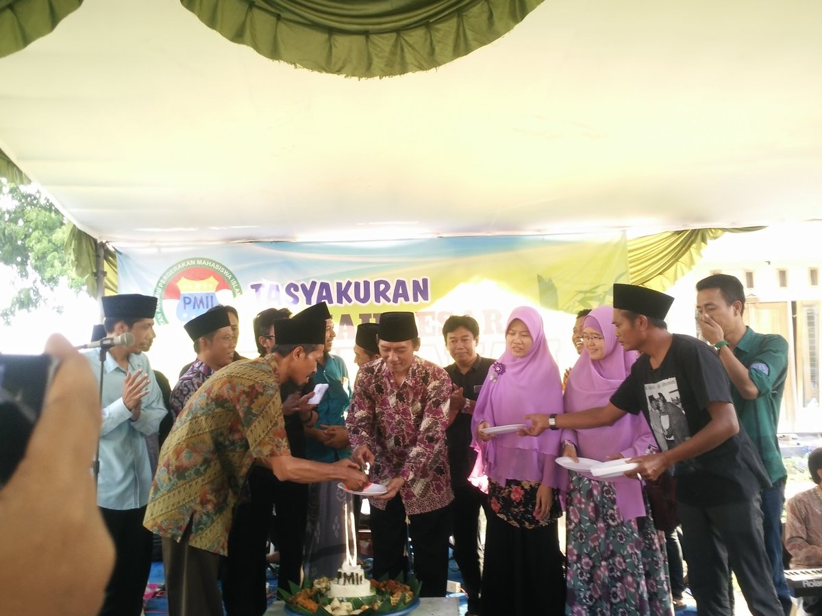 IKAPMIIJATIM's tweet photo. Selamat dan Sukses 
TASYAKURAN RUMAH BESAR PERGERAKAN 

IKA-PMII LAMONGAN 

Sabtu,2 Desember 2017
Sukorejo Lamongan https://t.co/jiKbqopNxa