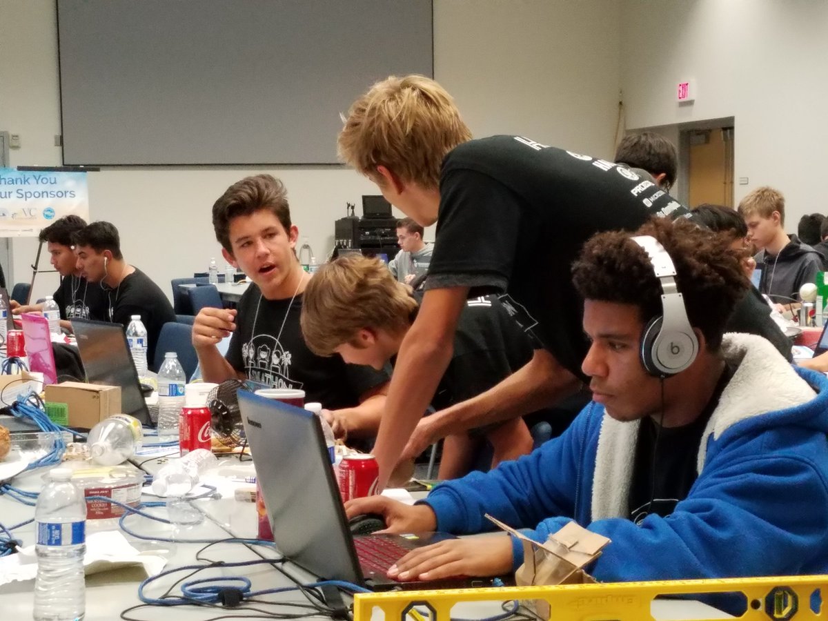 richbateman's tweet photo. TOHS students...1:30am STRONG! Hackathon by the Sea. #hackbythesea @llichtl @ThousandOaksHS https://t.co/ZkDd7MQIcg