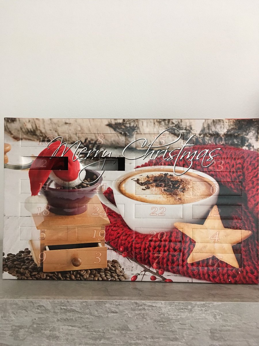 GermanHMCRunner's tweet photo. Good morning folks.. ☺️☕️✌️Happy Saturday.. 😘 Love my advent calendar ❤️ #Coffeepads 🙈😂 https://t.co/34G08qdp7m