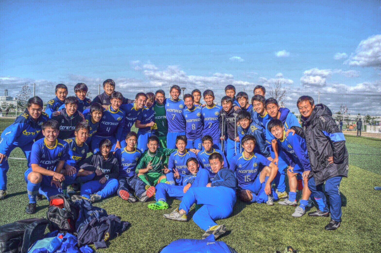 小山 涼大 今日で金光大阪サッカー部を引退しました 何て書いたらいいかわからんかったけど なにゆーても 金光大阪で この仲間 後輩と サッカー出来たことは僕の誇りです ありがとう そして 何よりこの3年間一番 支えてくれたのは 親でした