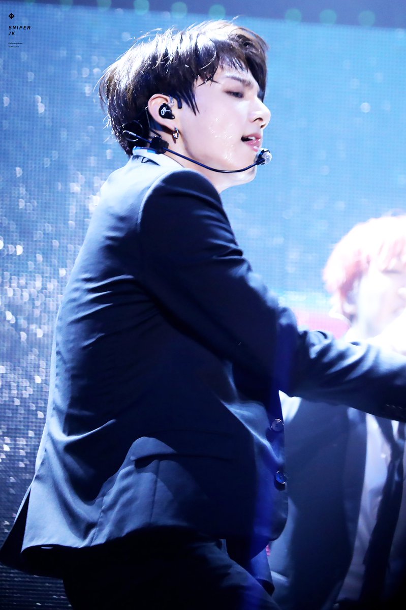 Sniper_JK0901's tweet photo. 171201 
MAMA  HD

#BTS #방탄소년단 
#정국 #jungkook #노츄 
@BTS_twt https://t.co/q4chWhKGbg