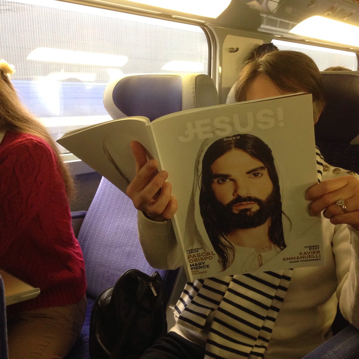 AudeMirkovic's tweet photo. #MagazineJESUS et hop! Déjà prêté à ma voisine de couloir!
Qui a dit que les gens ne sont pas intéressés par Jésus? https://t.co/oArDoIAlOB