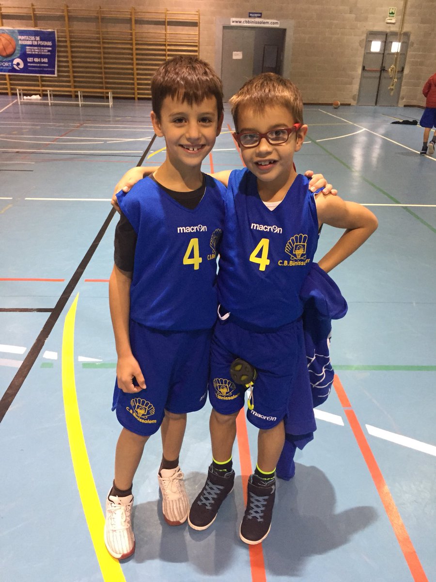 mbraque4's tweet photo. Tenir dos 4 a l’equip no és casualitat!! 😍😍 #basketlovers #bestnumberever #preminibàsquet https://t.co/s1Y39RWTzx