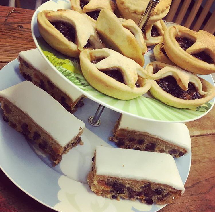 oldstablesCC's tweet photo. Starting to get festive! ✨🍰 https://t.co/9QTCAxxXS7