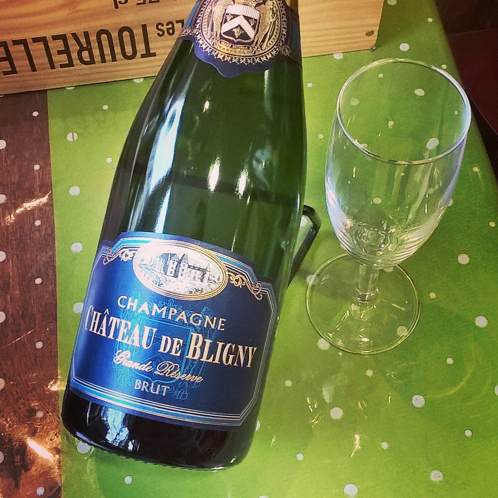 NICofPrimrose's tweet photo. Wakey wakey fellow champagne enthusiasts! Our tastings continue today from 1pm, when we'll be trying this beauty! With a lovely mineral bouquet, followed by some delicious notes of brioche and tropical fruits on the finish - I wouldn't want to miss out either! #champagne #tasting https://t.co/cVCkvr6ecf
