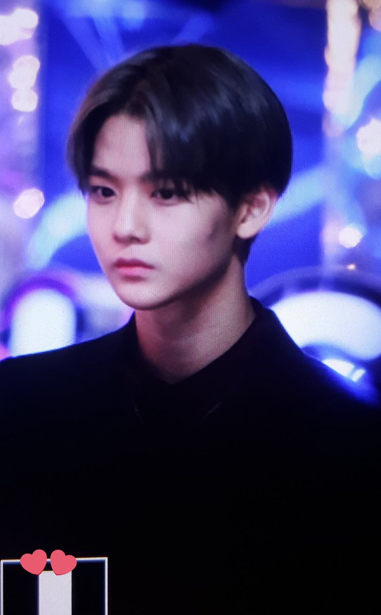 dkdlrh___2's tweet photo. 171202 #MMA #멜론뮤직어워드 #배진영 https://t.co/QVBm7qIa92