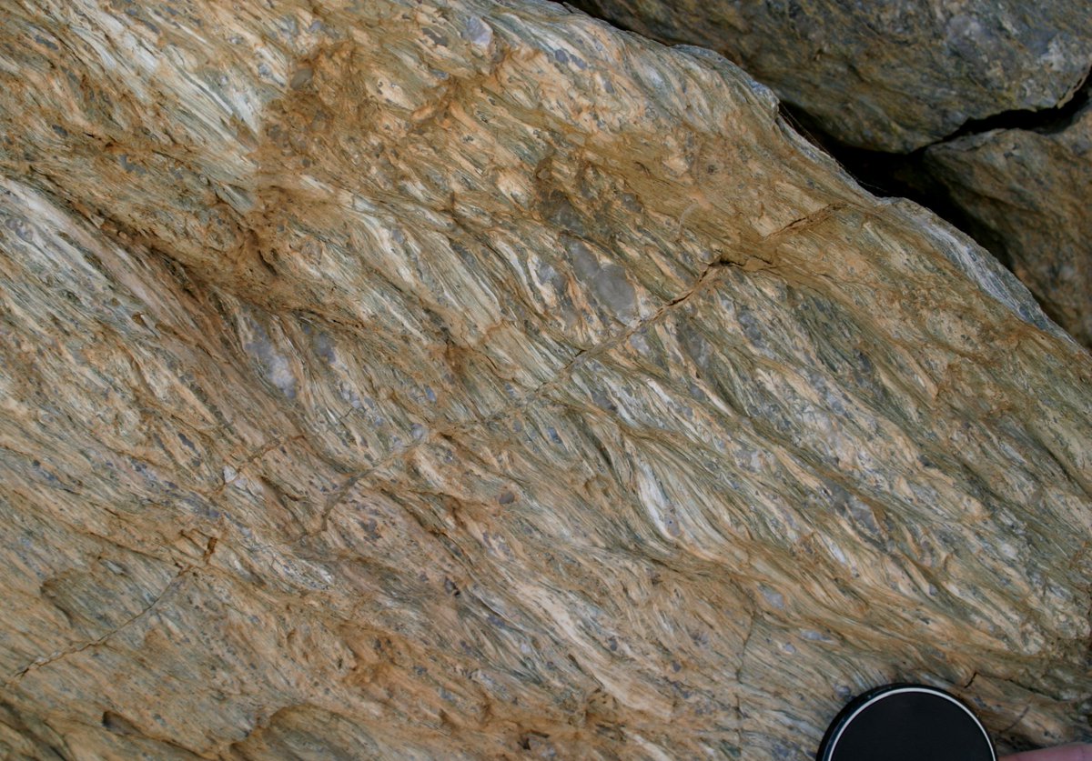 sandramcgeo's tweet photo. Unusual composite S-C fabrics from Lady Bay, South Australia, my first contribution to #ShearZoneSaturday https://t.co/BfAuNJ237G