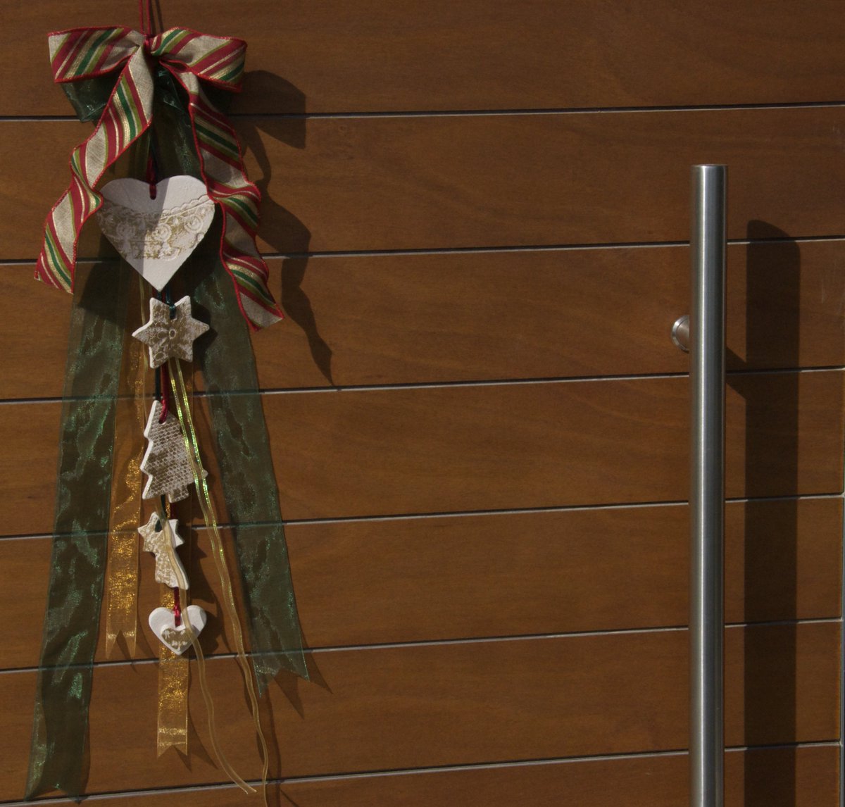 CeramicDynamics's tweet image. Christmas Decoration that can be hanged on your wall or front door. An eye-popping addition to your holiday decor.

You can buy it now on our Etsy shop: etsy.me/2BFNe1M
🎄 Handmade Ceramics made in Cyprus 🎄
#Cyprus #Christmas #Love #Home @Etsy