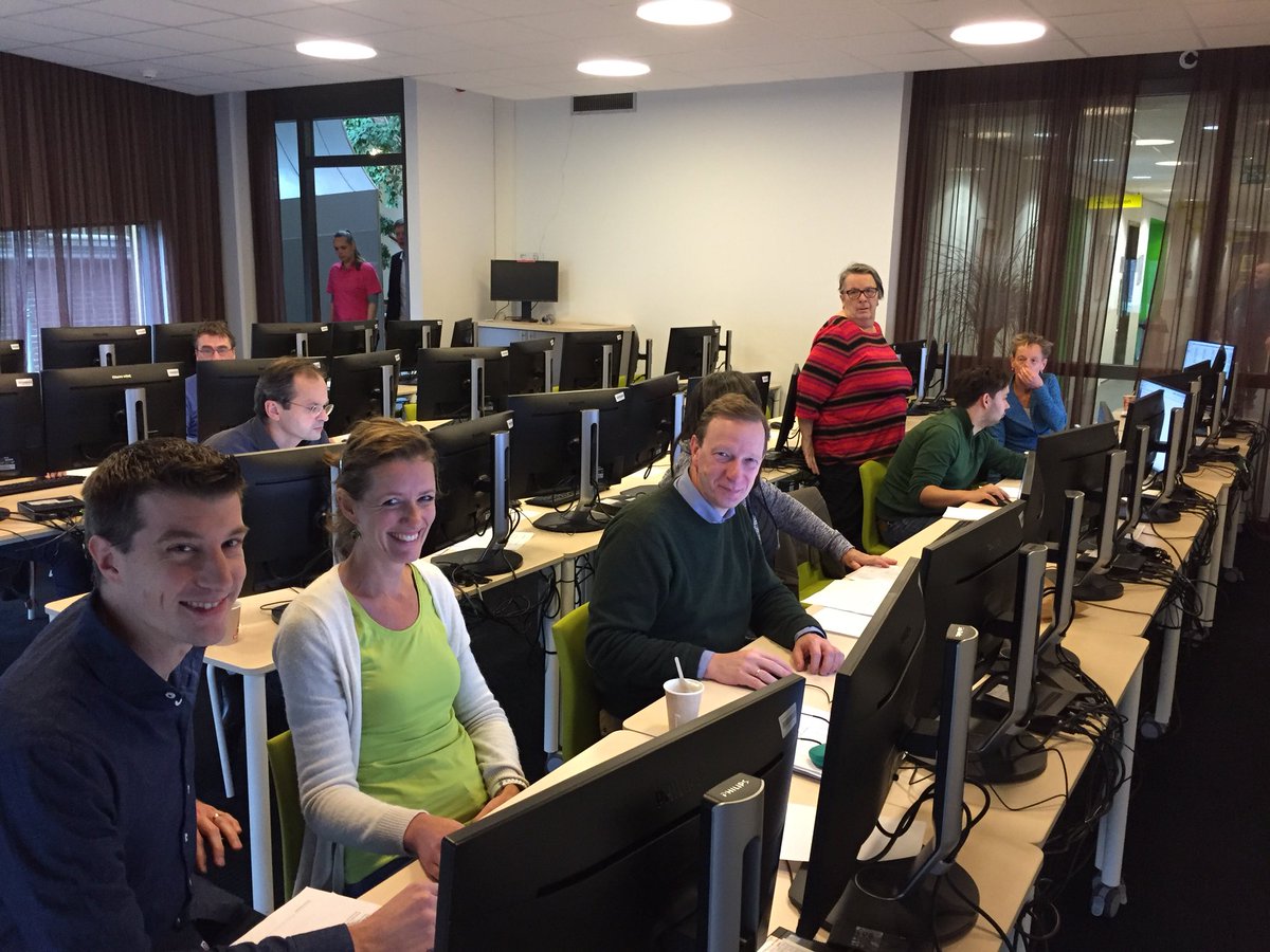 Van avond go live #nieuwepd <a href="/umcg/">UMCG</a>. Team nefrologie druk bezig met laatse voorbereidingen.