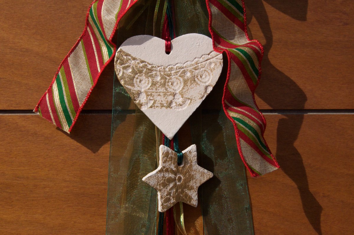 CeramicDynamics's tweet image. Christmas Decoration that can be hanged on your wall or front door. An eye-popping addition to your holiday decor.

You can buy it now on our Etsy shop: etsy.me/2BFNe1M
🎄 Handmade Ceramics made in Cyprus 🎄
#Cyprus #Christmas #Love #Home @Etsy