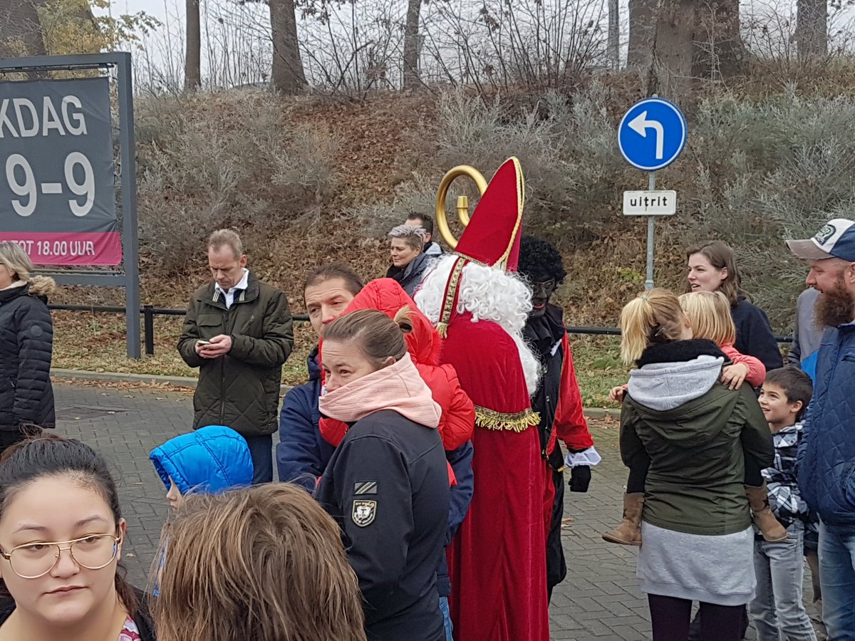 Even snel laatste inkopen doen zit er deze ochtend niet in voor #Sinterklaas door #brandalarm bij #decathlon in #Best