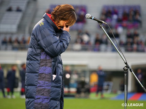 「ナオさんの姿勢は、僕のお手本でした。 」と長友選手