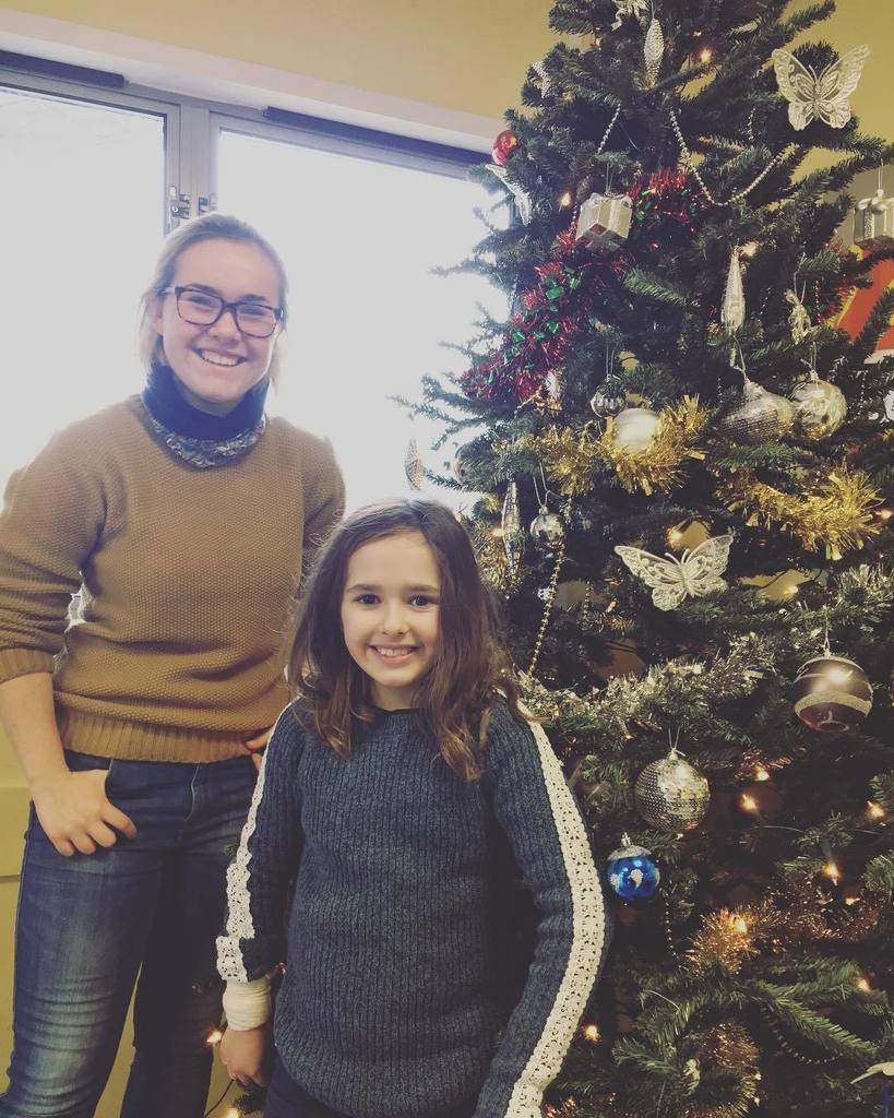 It's beginning to feel a lot like Christmas in the clubhouse thanks to these two fabulous young volunteers. #youngvolunteersrock #sparklychristmastree #festivefeeling ift.tt/2BvlQm9
