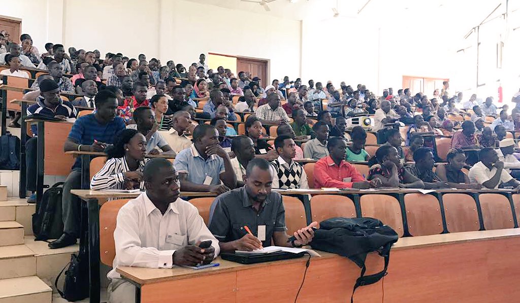 Full house <a href="/SokoineU/">Sokoine University of Agriculture (SUA)</a> ! Today farmers &amp; pastoralists presenting problems to SUA students #WPRD17 #Participatory