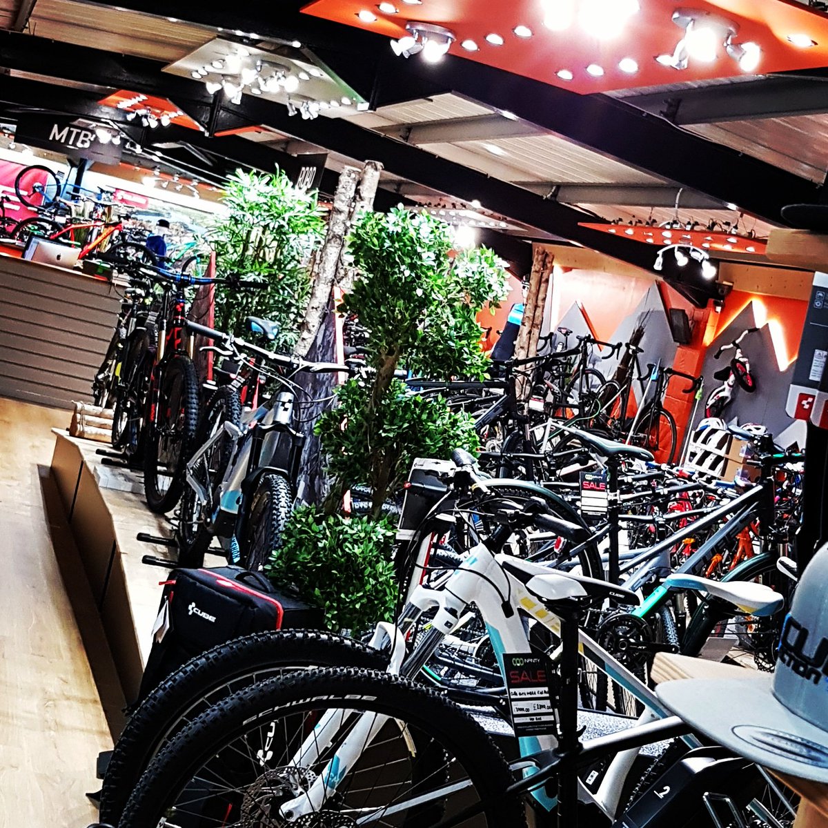 CubeStoreDurham's tweet photo. It's the WEEKEND!! We are OPEN Until 5.15pm & ONLINE 24/7
https://t.co/NoUOb0W9GG
#christmas #xmasgifts #durham #bikeshop #cubeuk #becube https://t.co/ddbWBSwchc