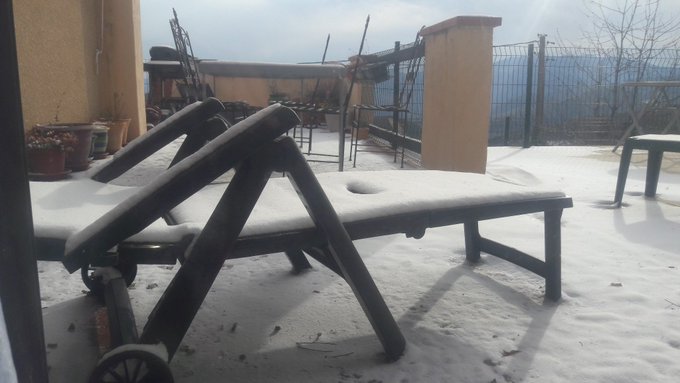 Woke up to #snow !!! ❄❄❄❄ https://t.co/1NsDoWxssc<a href="/tag/snow"class="tags">#snow</a>