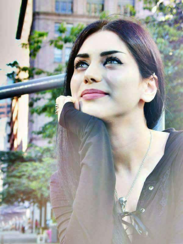 WEAiqghRvjlDZGP's tweet photo. صوغلي ..
 ضحكاتك ودزهن رسالة
الليل عاتبني عليهن مشتهيهن
وأني اغار عليك وعليهن  يخايب
صوغ ضحكاتك چذب واني اشتريهن-💖 https://t.co/5Rh8gElq2n