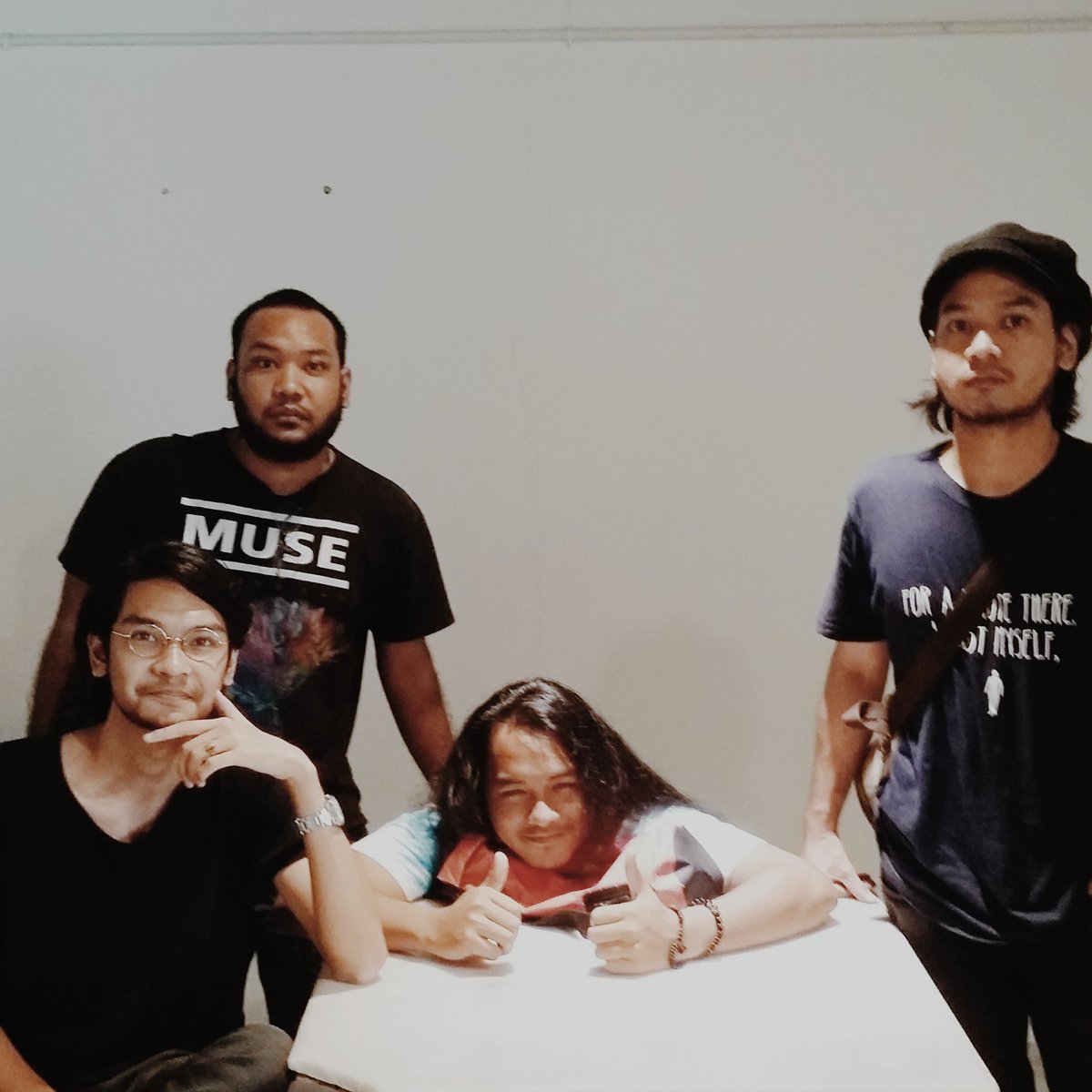 Sebentar tadi - di Grind 22, Bangsar, ditemani Amirin selaku pemain perkusi tetap Mafidz. Trima kasih bagi yg hadir dan #ftp bersama. #feeltupenting. Jumpa lagi!