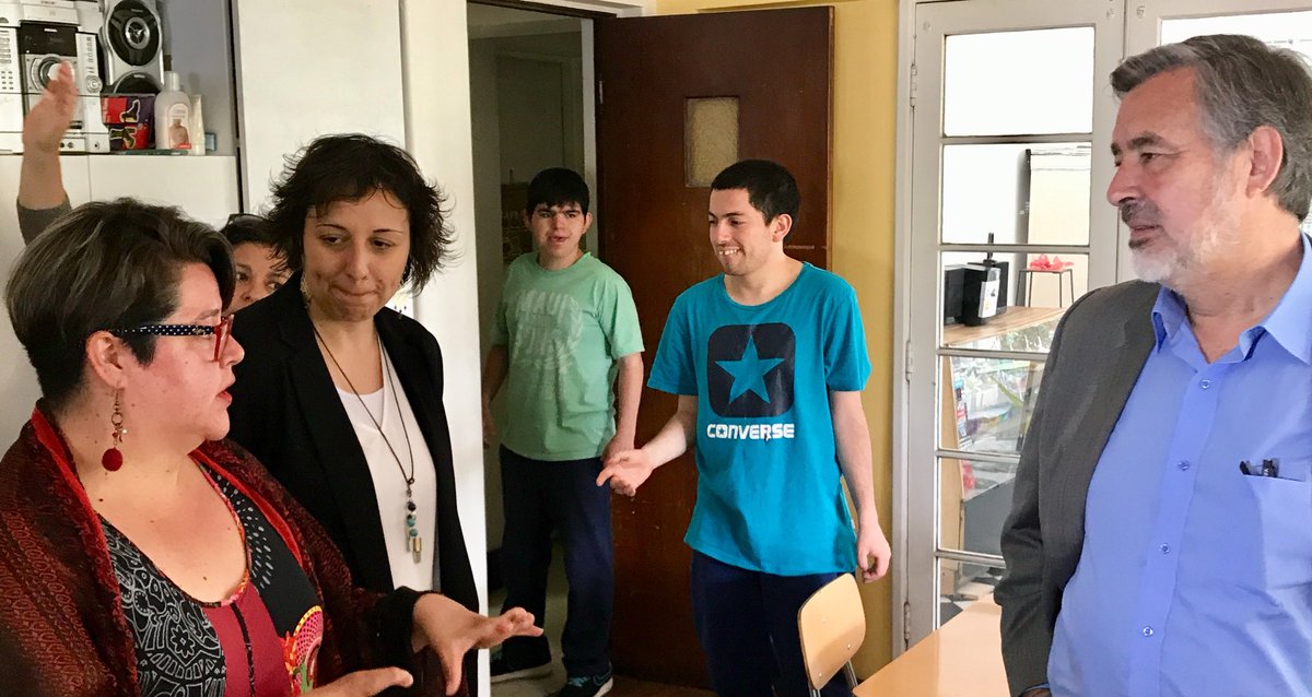 renenaranjo's tweet photo. Gracias Alejandro @guillier por llegar ayer hasta @CrescendoChile para dar a conocer sus propuestas programáticas sobre discapacidad, y conocer el trabajo de inclusión social y laboral de adultos con discapacidad intelectual que realiza nuestra fundación. https://t.co/FwQ42H5Poz
