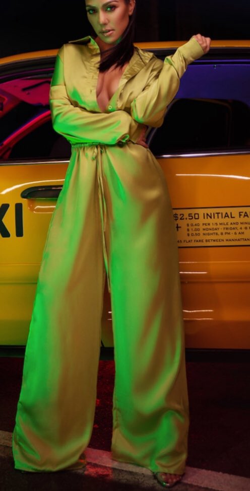 JennaRoss_'s tweet photo. When you finally consider the 100th text of PLT and order something and it comes like this 😭 nvm Jade https://t.co/pkbkTn8gKv