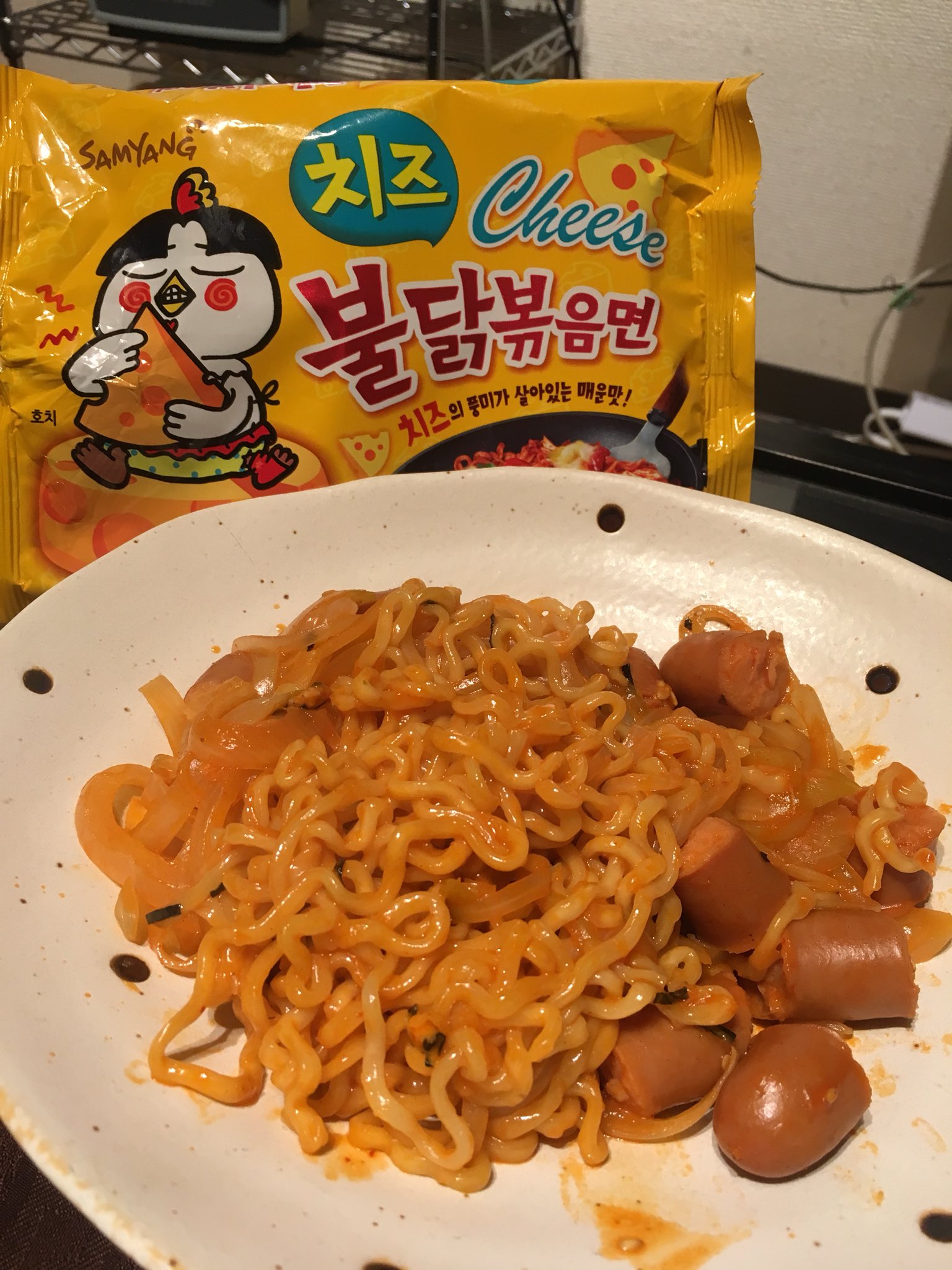 Jimin Exp このチーズプルタックポックンミョンが鬼辛くて食べられない なぜ 韓国の人はふつうに食べられるのか理解できない チーズプルタックポックンミョン 불닭볶음면 매운 먹을 수없는 T Co Inbfod31 Twitter