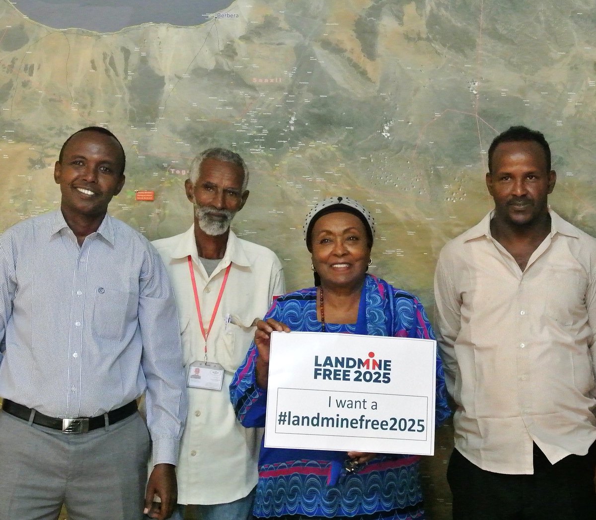 TheHALOTrust's tweet photo. Honoured to host @EdnaAdan last week at HALO Somaliland. Thank you Edna for your visit &amp; for sharing how landmines have affected you &amp; your work over the years. Truly moving. It‘s no secret how inspirational you are for all Somalilanders, especially women. #LandmineFree2025 https://t.co/Rm1ma5He0X