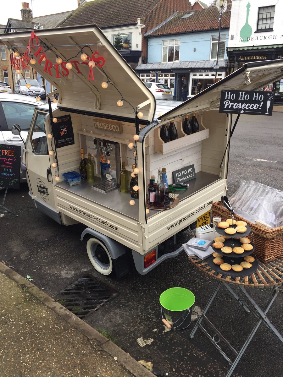 _proseccoOclock's tweet photo. Today in Aldeburgh High St - Prosecco o’Clock. Free Slate mince pie with every glass of Prosecco ❤️👍. https://t.co/rW7aqOEw0j