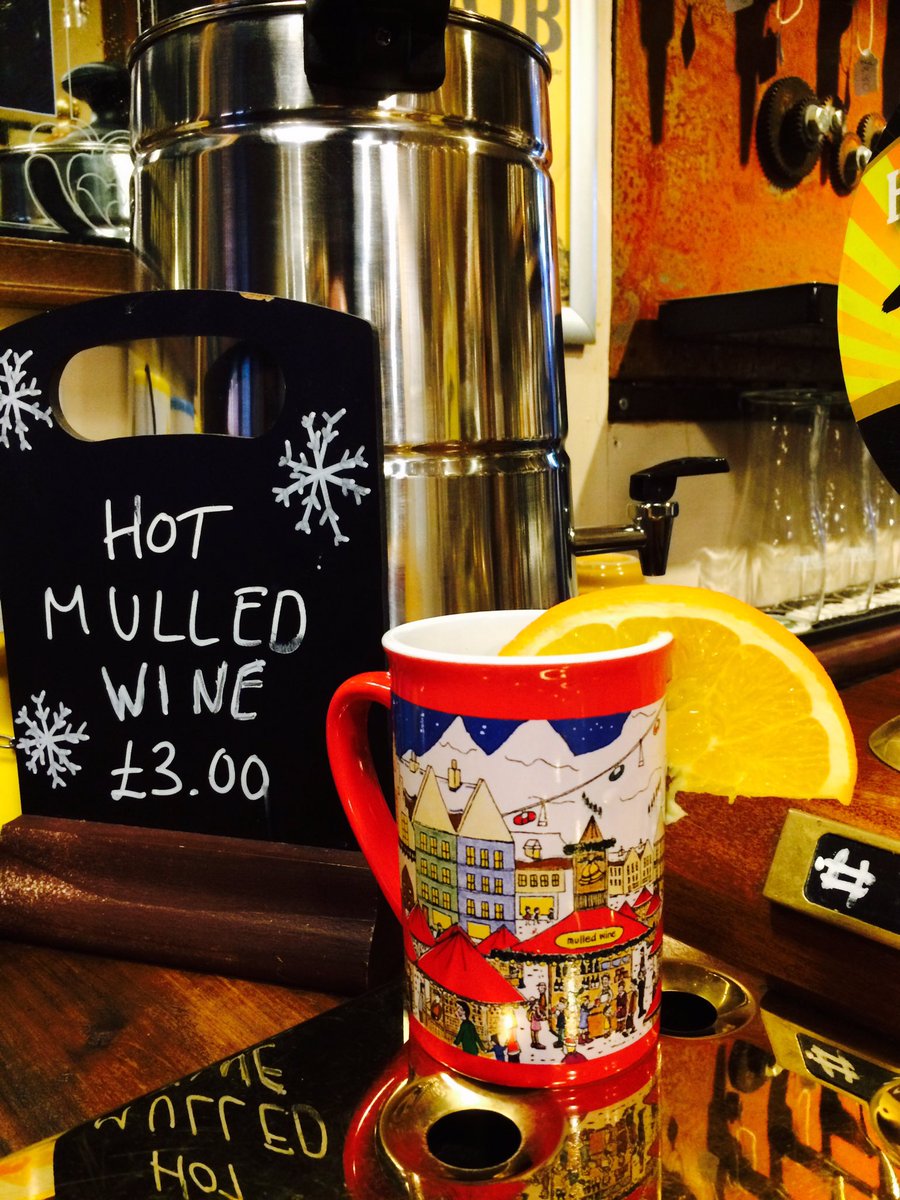 Come in get out of the cold! #gluhwein #realale