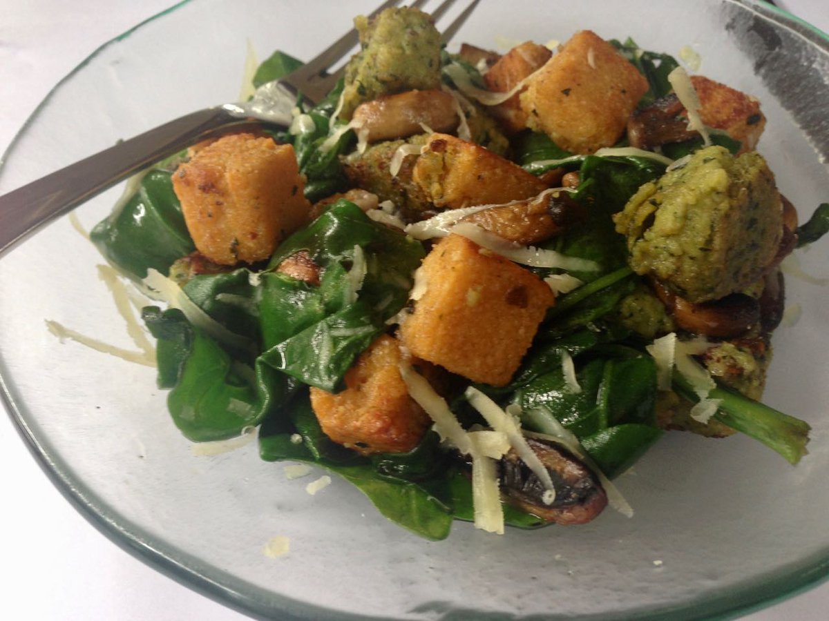 comachocolatier's tweet photo. Ya estamos listos para el almuerzo. ¿Te provoca algo ligero? Gnocci de kale y batata salteados. #HayEnComa #TerrazaComa https://t.co/8s8eajVjay
