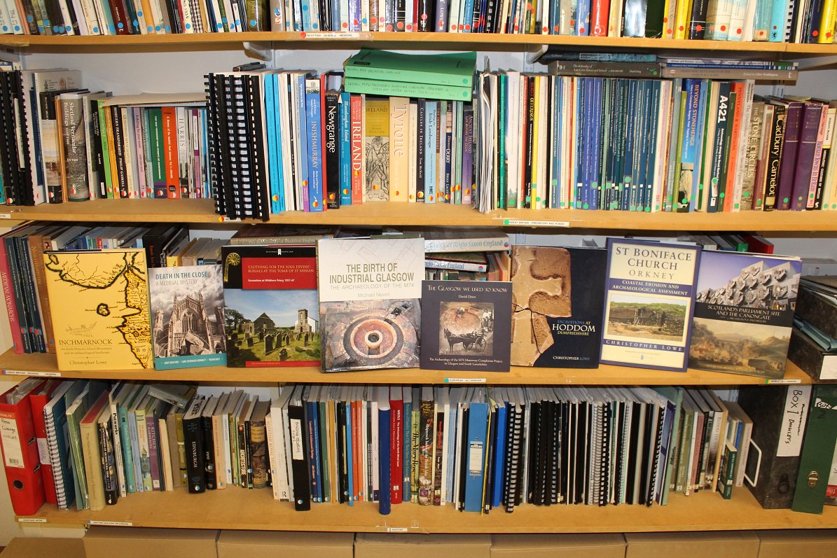 HeadlandArchUK's tweet photo. For #scotbookweek here is a view of our library featuring some of our very own publications (middle row). In-house access to a wide variety of heritage literature is a valuable resource in our profession. #archaeology #books https://t.co/w7vouBReoF