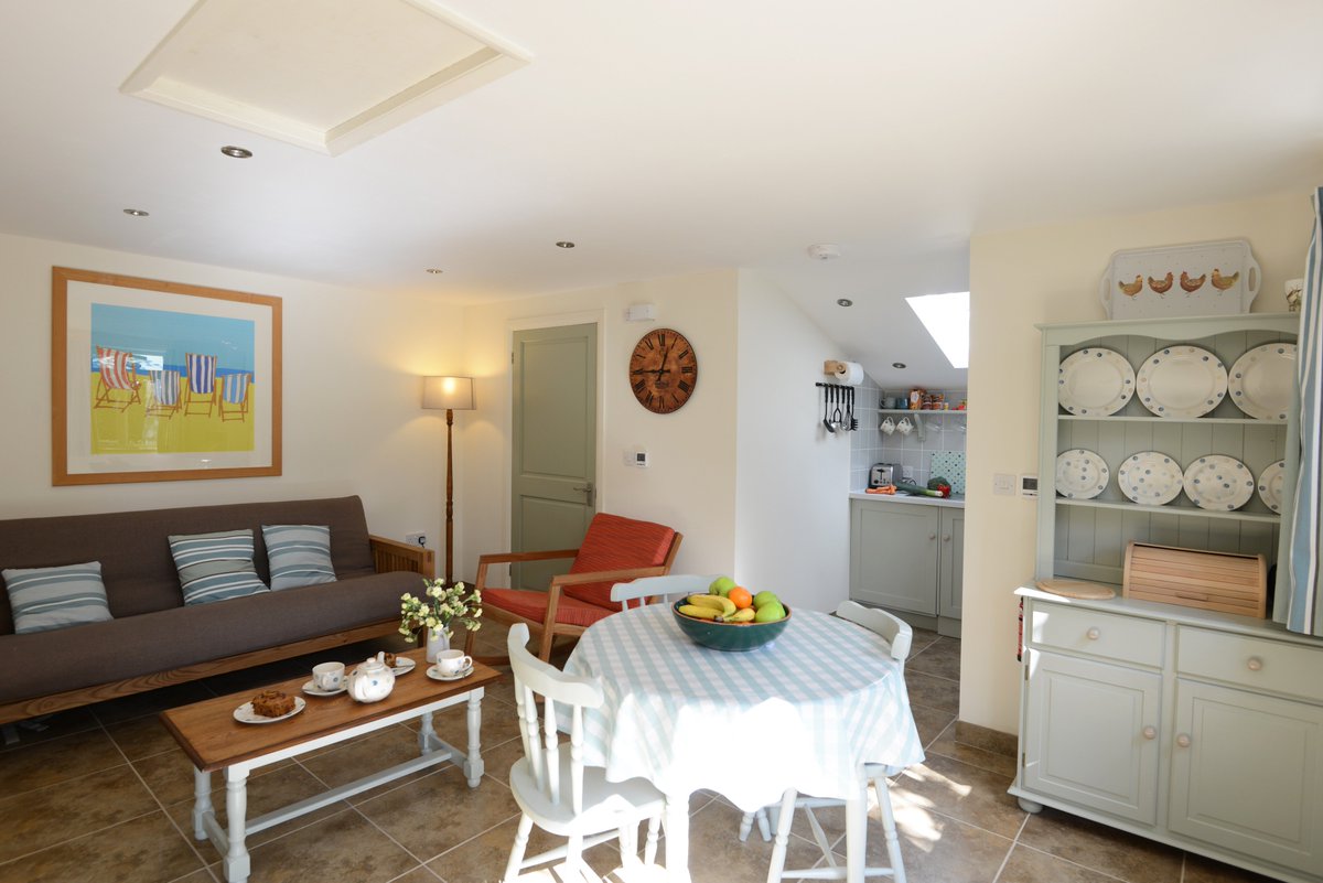 BoundaryStables's tweet image. Christmas dates still available in Wren cottage close to Happisburgh beach. Wet room, underfloor heating, free Wifi, private courtyard and orchard, free use of sauna. Dogs stay free too! £565.00 for 7 nights.