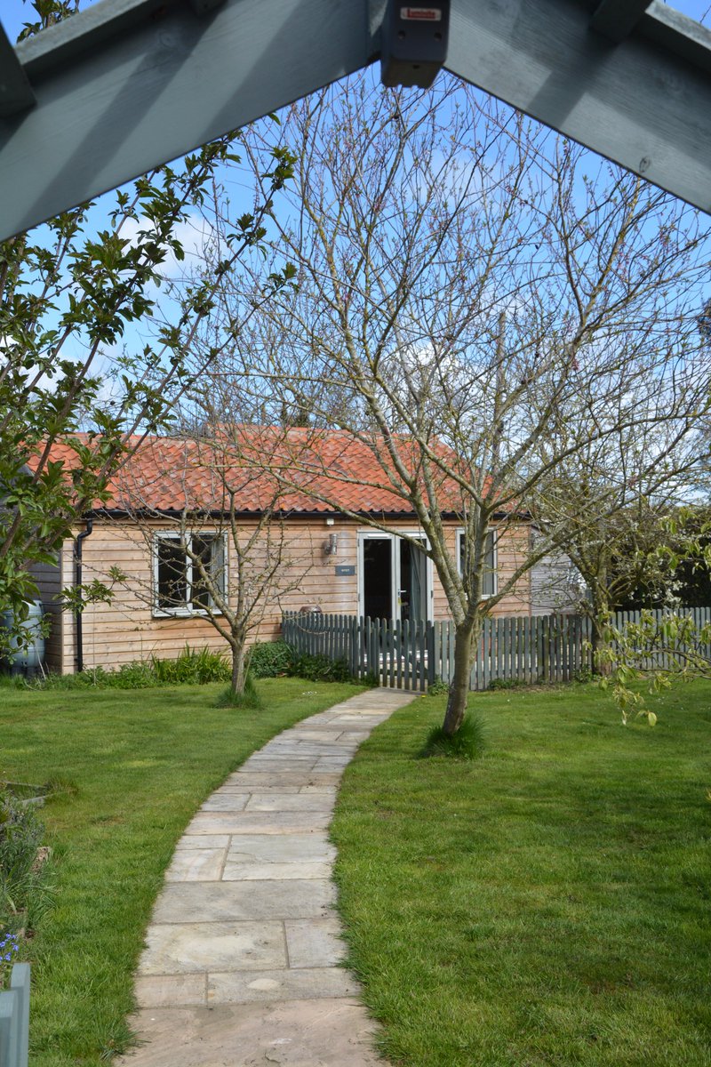 BoundaryStables's tweet image. Christmas dates still available in Wren cottage close to Happisburgh beach. Wet room, underfloor heating, free Wifi, private courtyard and orchard, free use of sauna. Dogs stay free too! £565.00 for 7 nights.