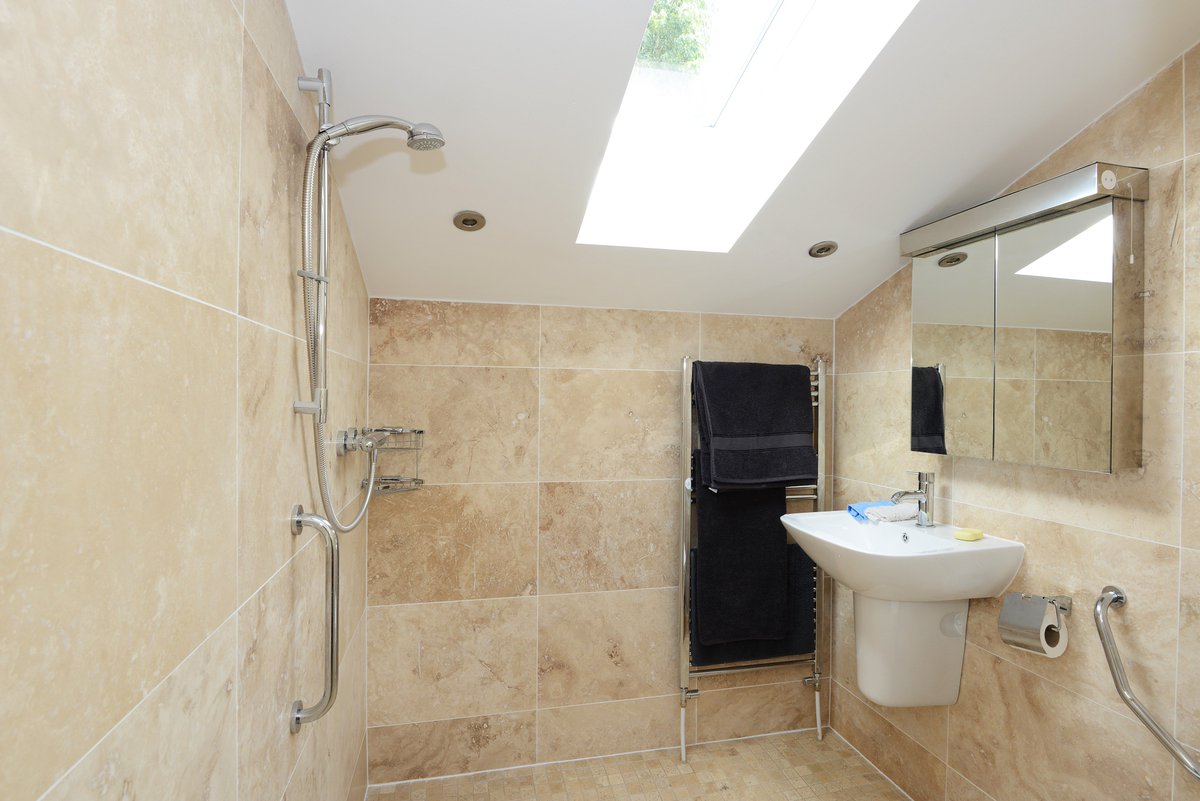 BoundaryStables's tweet image. Christmas dates still available in Wren cottage close to Happisburgh beach. Wet room, underfloor heating, free Wifi, private courtyard and orchard, free use of sauna. Dogs stay free too! £565.00 for 7 nights.