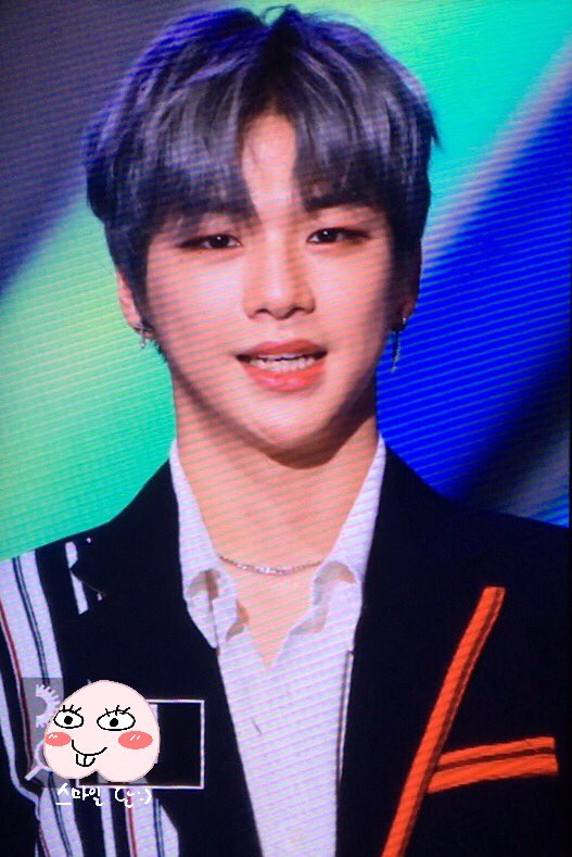 SmileDan1210's tweet photo. 171202 MMA
카카오핫스타상 얏호😻최고다 워너원

#강다니엘 #워너원 #WANNAONE
#KANGDANIEL https://t.co/uImaZarGzk