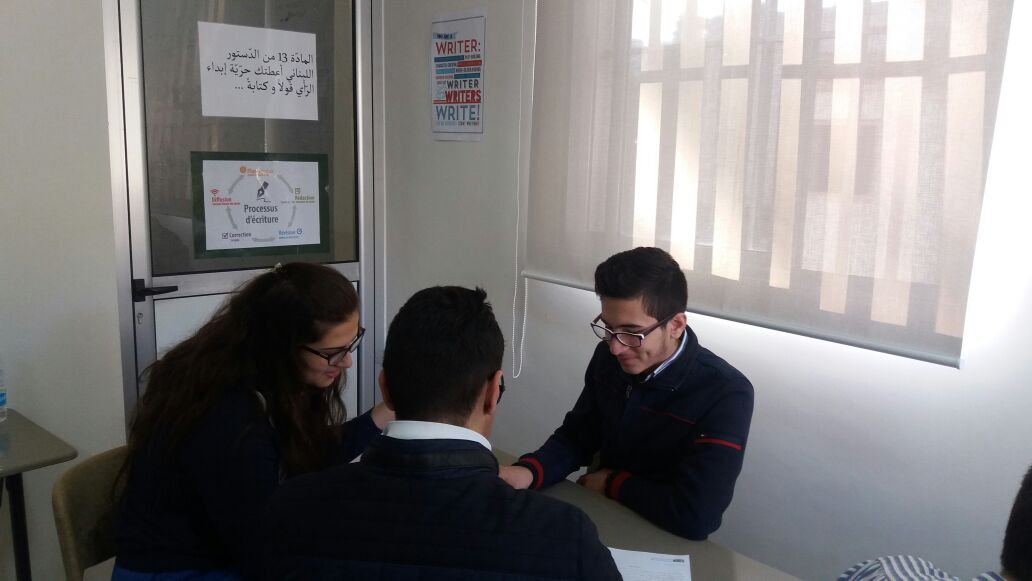 RHHS_ArabicDept's tweet photo. نشاط تفاعلي كتابي في مركز الكتابة للتمييز بين الأسلوب العلمي وبين الأسلوب الأدبي مع طلاب الثاني الثانوي الفرنسي . https://t.co/YJc5xJ0YVy
