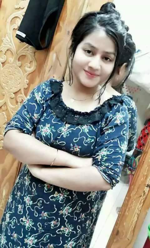 میں ایسی شہزادی ہوں جسے عشق کا شوق نہیں
ورنہ بہت سے نواب زادے دل میں محبت لیے بیٹھے ہیں