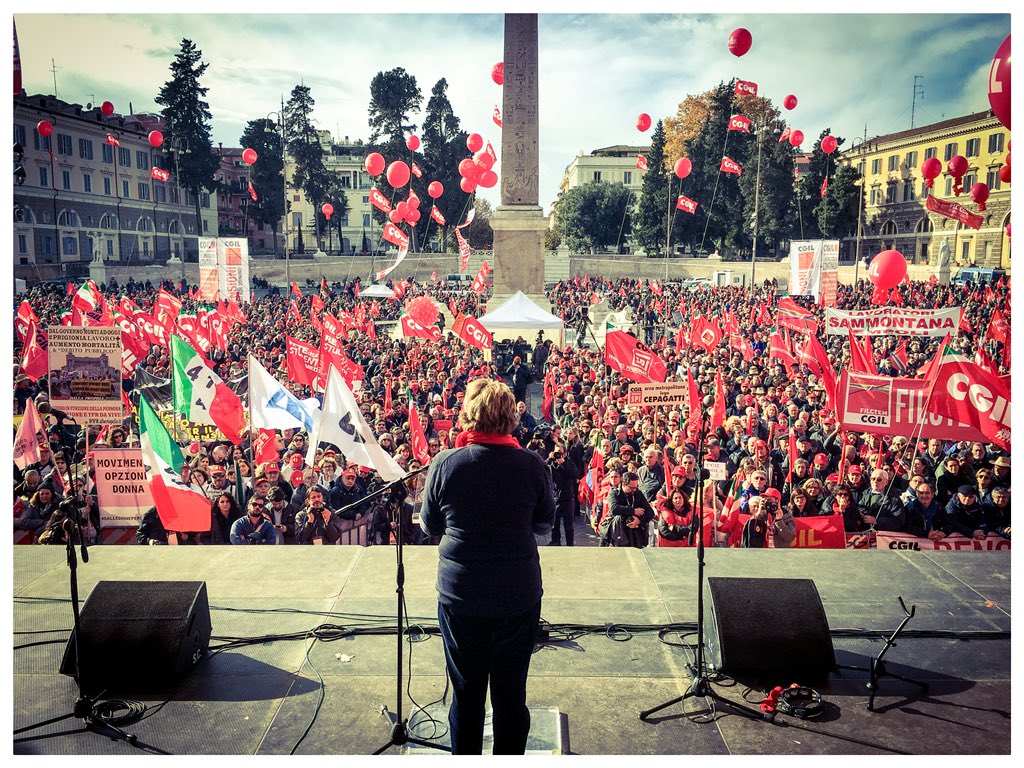 FpCgilNazionale's tweet photo. Quando si dice #ContaIlLavoro. 
@SusannaCamusso da piazza del Popolo a #Roma. 
E noi con lei, con la #Cgil. #CiSiamo! https://t.co/6nGryL9f9y