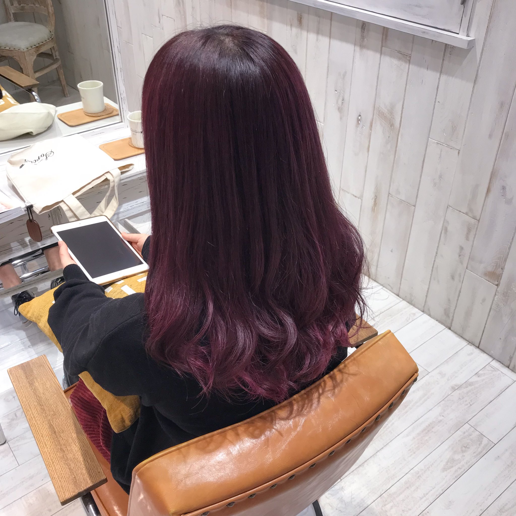 アニ髪井上佳祐 アニメの髪型 吉祥寺美容師 お客様カラー ダブルピンク インナーに濃いめピンク 表面にはダークピンク のスペシャルツートンカラー ニュアンスの違うピンクが混ざり合ってめっちゃ可愛いピンクカラーになりました Wカラー ピンク