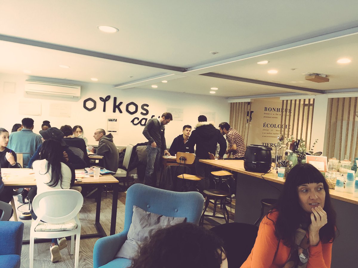 DenatKatia's tweet photo. Équipes constituées, les esprits vont commencer à travailler dessus sur les Canvas ⌛️#lasocialcup @MakeSense @laboikos https://t.co/yHPR7vyTZw