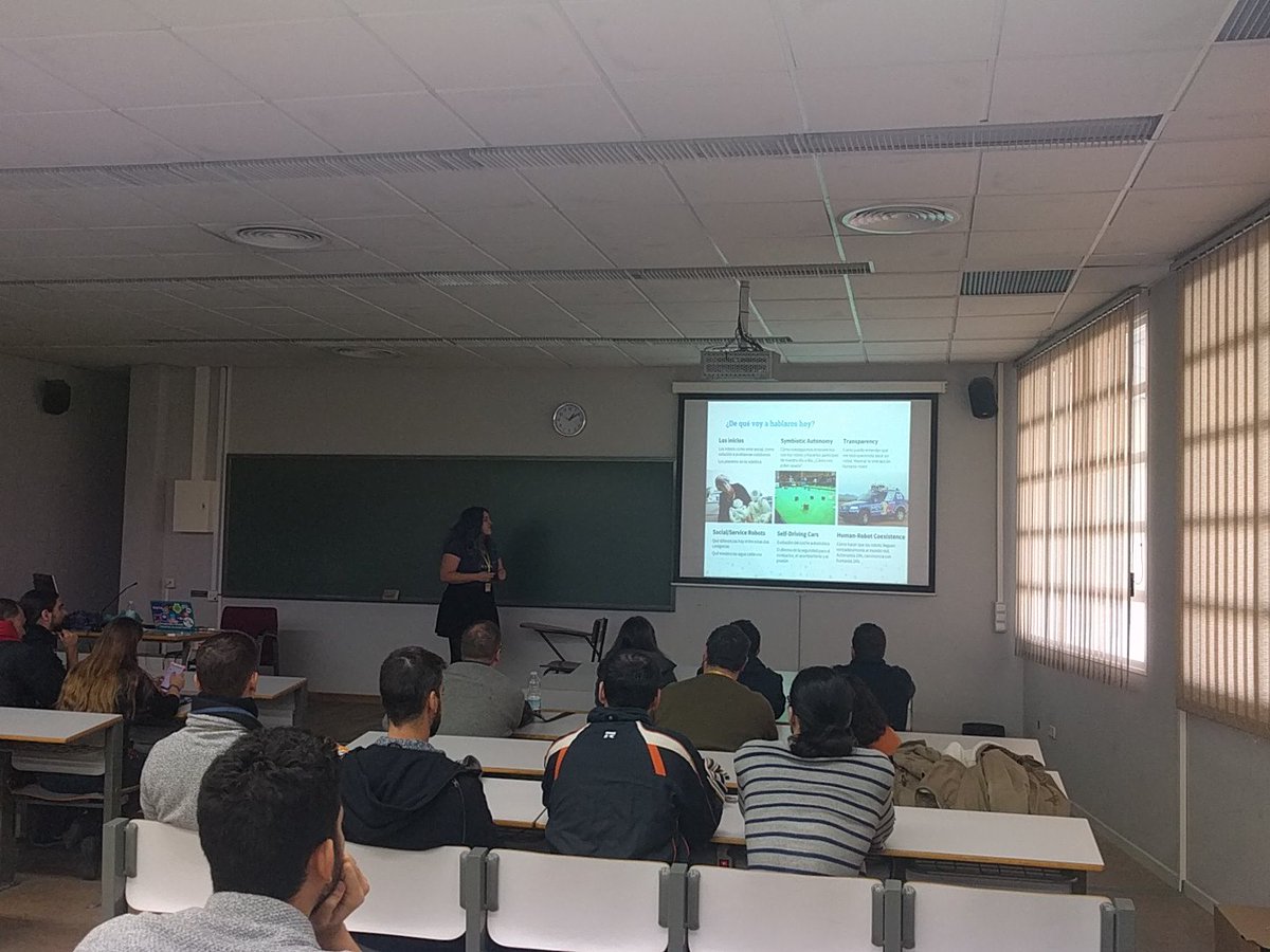 GDGCordobaESP's tweet photo. Vamos a por la última a aprender robótica con @sailormercury91 #devfest17odb https://t.co/3lcRQxd7Jj