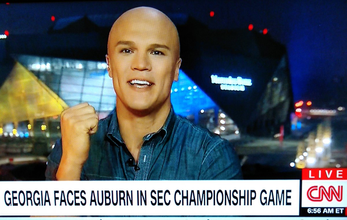 johndfffff's tweet photo. @CoyWire Did you do your own makeup today? #makeupfail #sorry #cantbelieveInoticed #butchup. <<<grin>>> Have fun at the game! https://t.co/kXYzf2zjAV