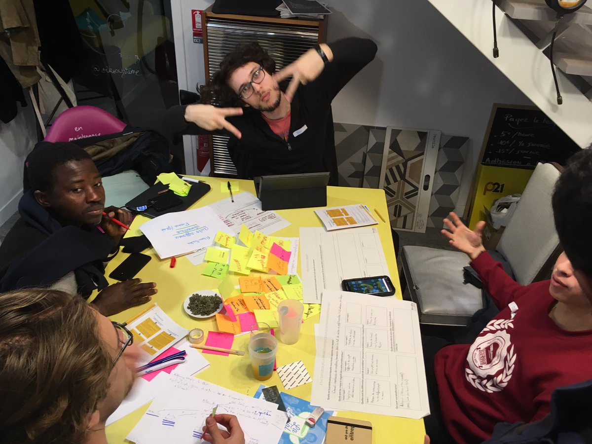 DenatKatia's tweet photo. Brainstorming pendant #lasocialcup @MakeSense @laboikos 💭💬🗯 https://t.co/PNO6xhmANP