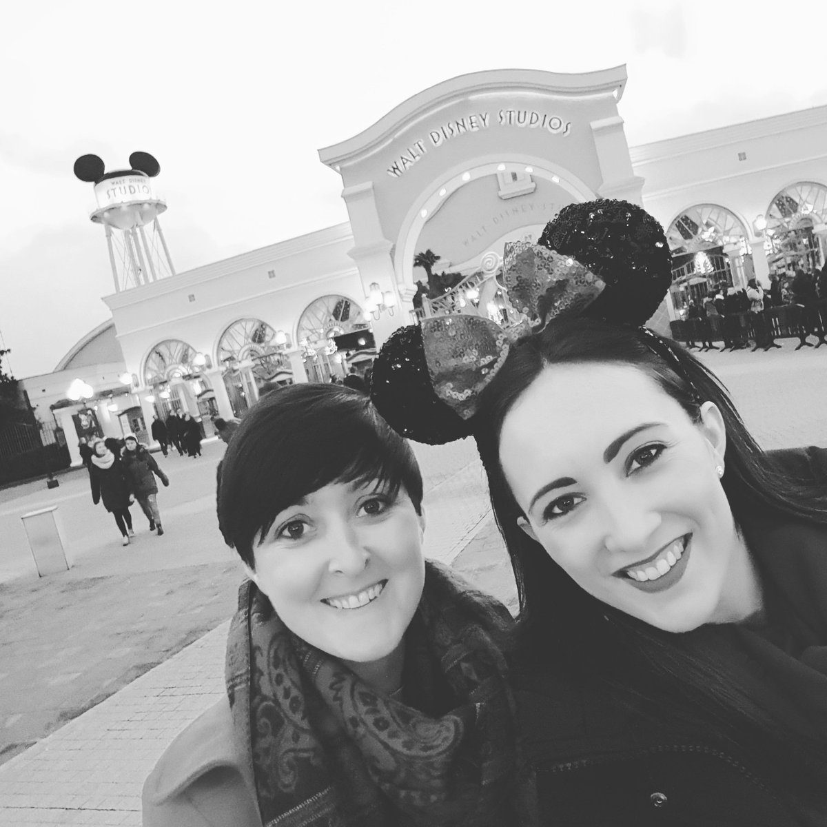 dancerlinz111's tweet photo. Ahhh this time last week! #Paris #YouPrettyLittleThingYou 😍🍾🗼 #GoodTimes #MakingMemories https://t.co/v2C8xCR4n0