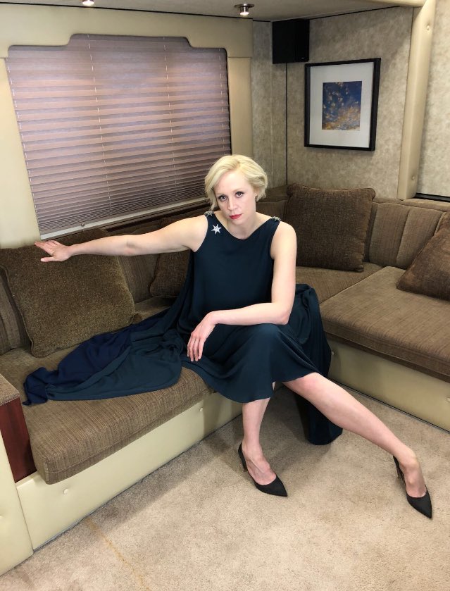lovegwendoline's tweet photo. Just doing some pre-show #modelling in the trailer to relax before @JimmyKimmelLive !!!! @starwars !!!!!!!!!!!!! 💙 @Schiaparelli https://t.co/D4QMpqI4Lz