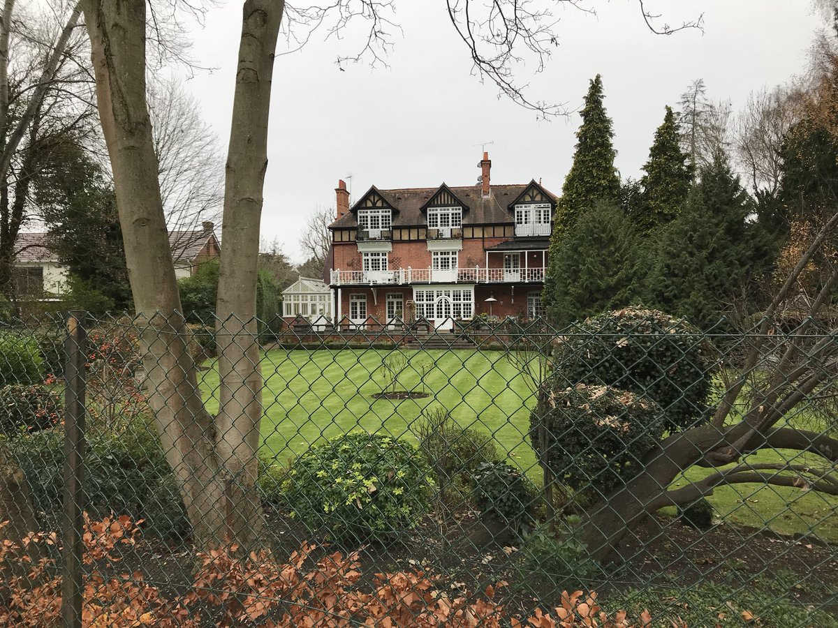 <a href="/RosiePPointer/">Rosie P Pointer</a> <a href="/MaidenheadLocal/">Maidenhead Town</a> <a href="/EnjoyMaidenhead/">Enjoy Maidenhead</a> <a href="/RBWM/">RBWM</a> <a href="/AlongTheThames/">Along the Thames</a> Coming to the end of #Maidenhead you have some beautiful houses and views along the River Thames 

#Berkshire #architecture