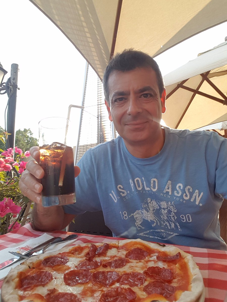 its_dim_innit's tweet photo. Lunching on pepperoni @800_PIZZA #800pizza #motorcity #Dubai https://t.co/Zi4PXuJP5i
