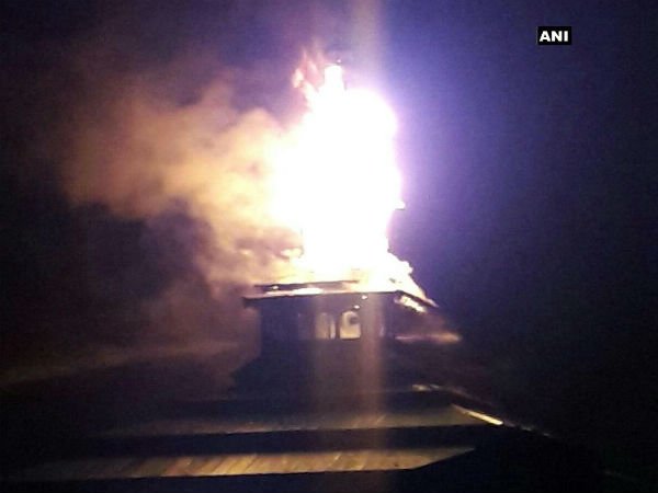 energyandfire's tweet image. November 15, 2017
J&amp;amp;K: Fire damages spire of Khankah-e-Moula shrine in Srinagar
Read More : bit.ly/2ABFQ9L
#EnergyandFire #FireUpdates