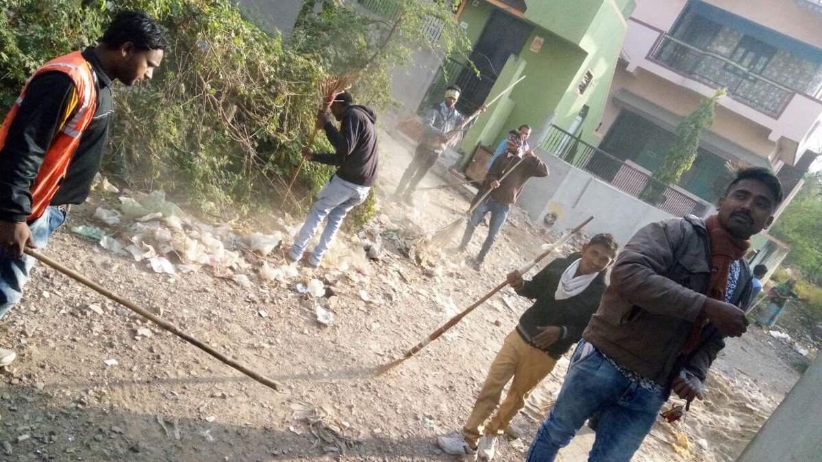 cleaning campaign at sec-30,Borij,Dholakuva